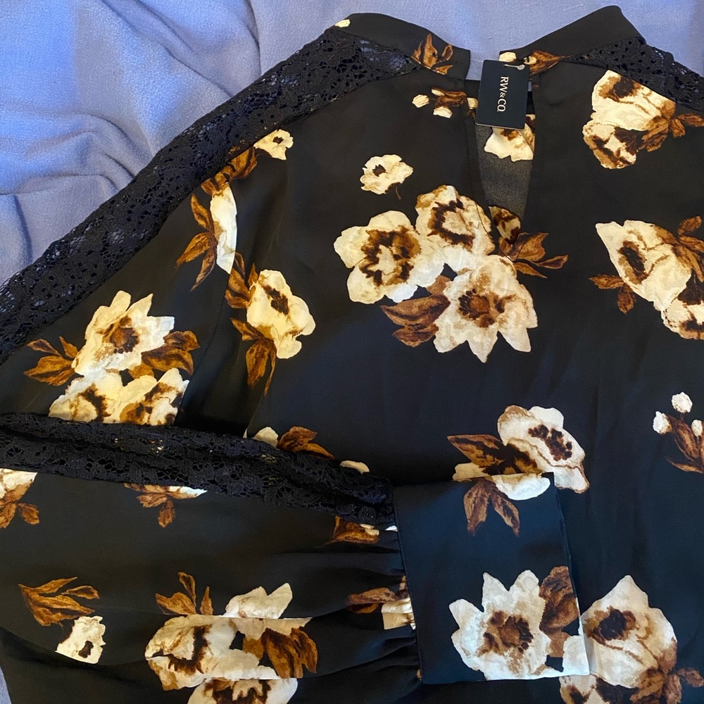 Size m RW&CO blouse